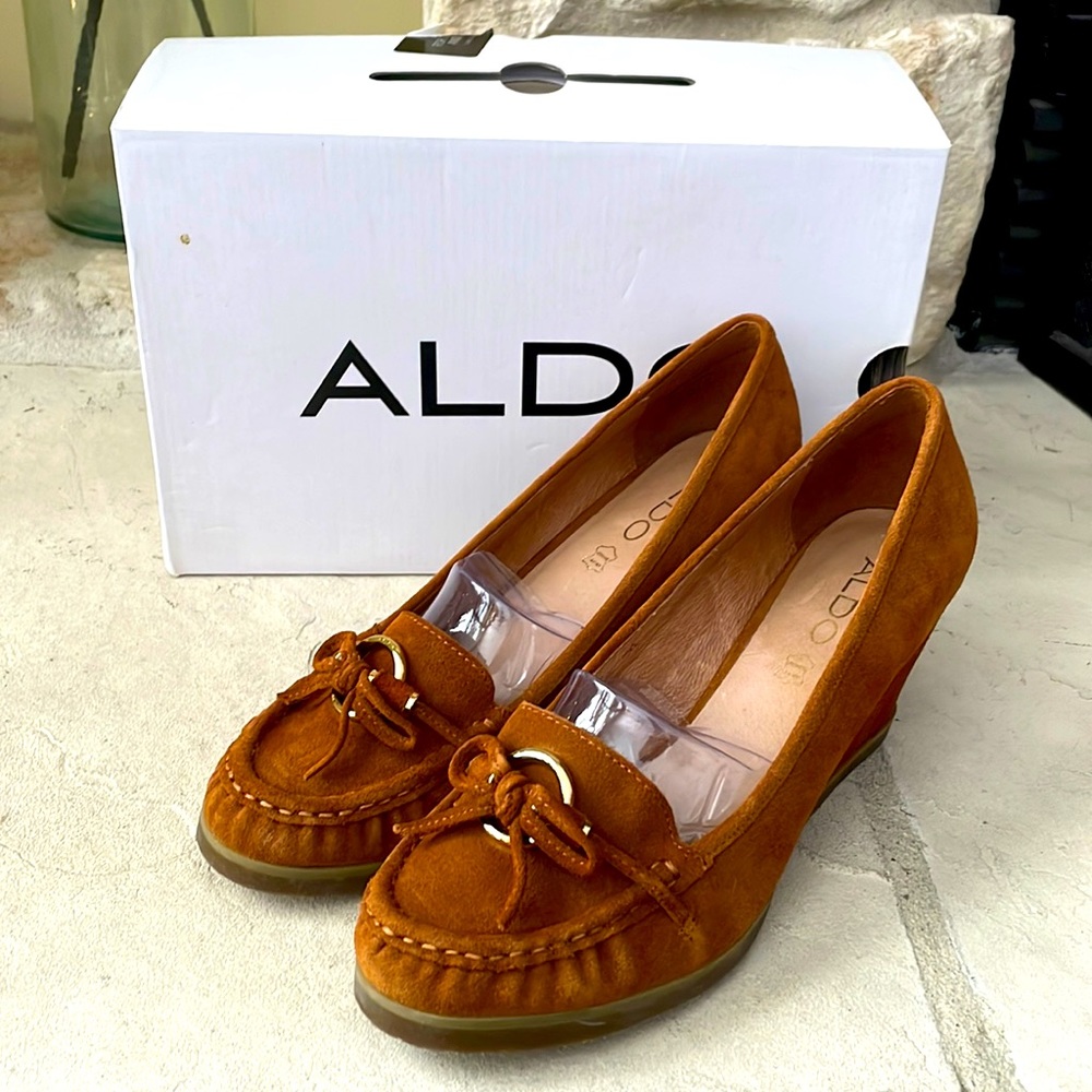 Aldo size 9 suede heels